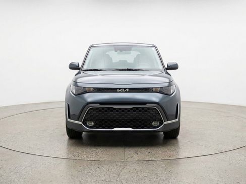 Used 2025 Kia Soul LX w/ LX Technology Package FWD image 2