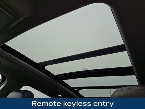 Used 2023 GMC Terrain SLT w/ Infotainment Package II image 19