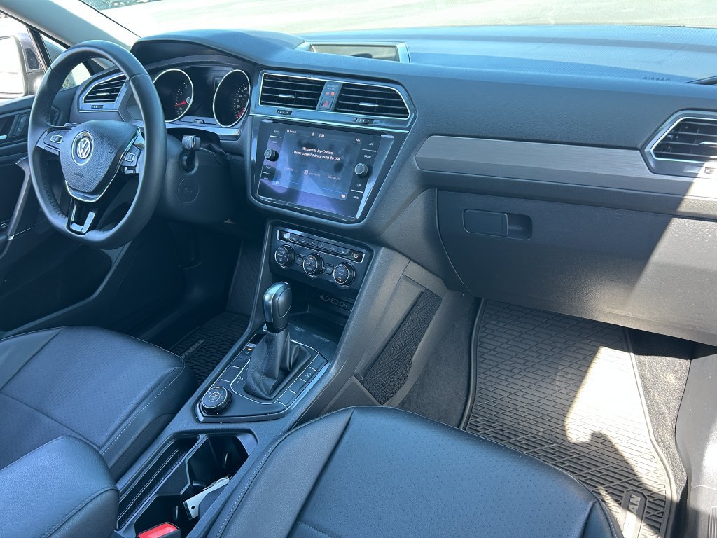 Used 2020 Volkswagen Tiguan SE AWD/4WD image 32