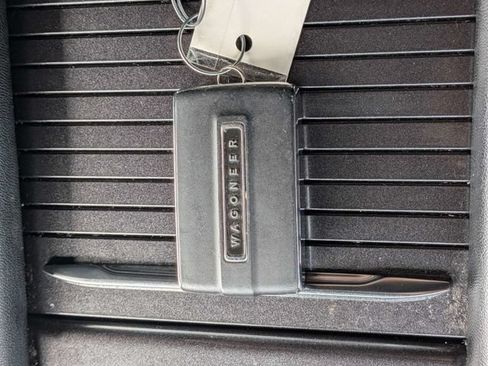 Used 2024 Jeep Wagoneer L 4WD image 31