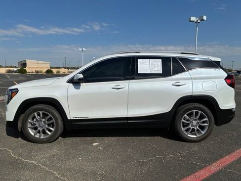 Used 2022 GMC Terrain SLT FWD image 3