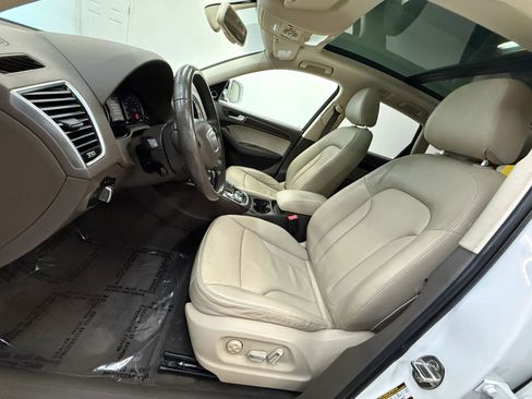 Used 2017 Audi Q5 2.0T Premium Plus w/ Technology Package image 16