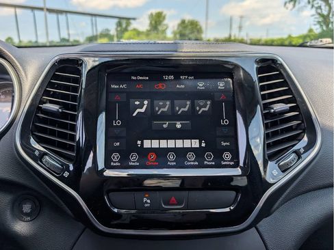 Used 2019 Jeep Cherokee Limited AWD/4WD image 25