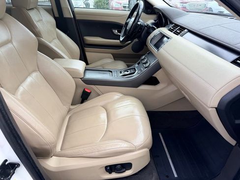 Used 2018 Land Rover Range Rover Evoque SE Premium image 16