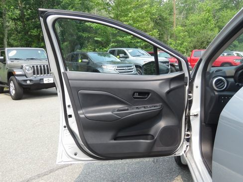 Used 2023 Nissan Versa S w/ S Plus Package image 10