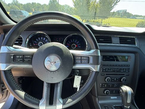 Used 2013 Ford Mustang Coupe RWD image 23