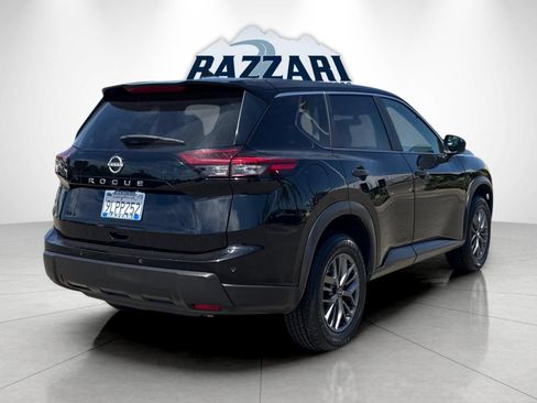 Used 2024 Nissan Rogue S FWD image 3