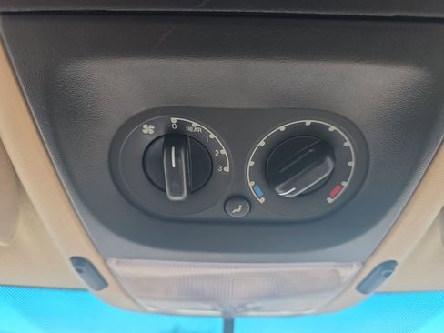 Used 2005 Ford Explorer XLT RWD image 25
