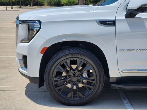 Used 2024 GMC Yukon XL Denali RWD image 8