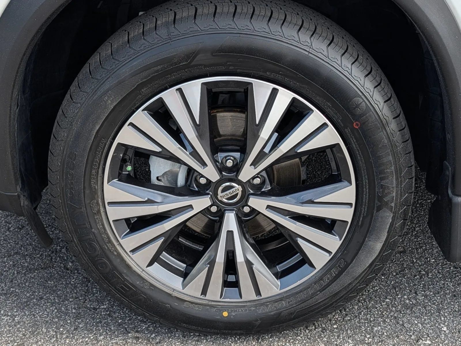 Used 2021 Nissan Rogue SV FWD image 11