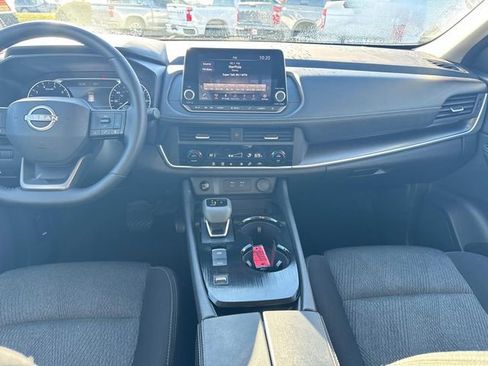 Used 2025 Nissan Rogue SV image 20