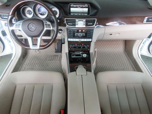 Used 2014 Mercedes-Benz E 550 4MATIC Sedan image 46