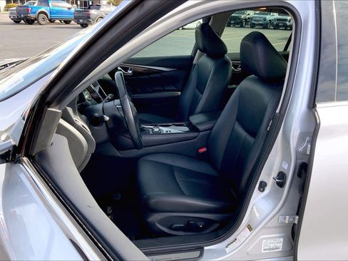 Used 2019 INFINITI Q50 Luxe w/ Essential Package (3.0T Luxe) image 8