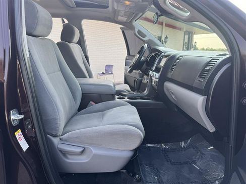 Used 2018 Toyota Sequoia SR5 AWD/4WD image 11