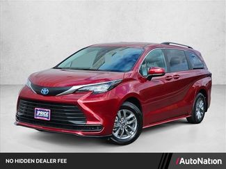 Used 2025 Toyota Sienna LE AWD/4WD video 1