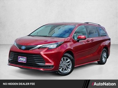 Used 2025 Toyota Sienna LE