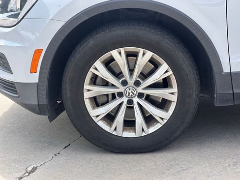 Used 2019 Volkswagen Tiguan S image 9