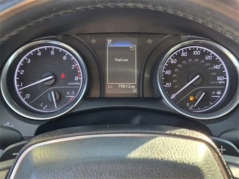 Used 2020 Toyota Camry SE image 19