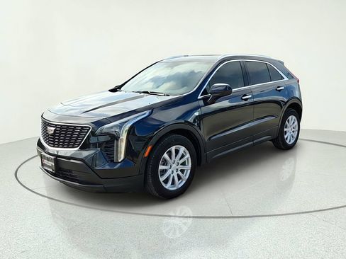 Used 2023 Cadillac XT4 Luxury FWD image 2
