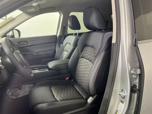 New 2025 Nissan Pathfinder SV image 13