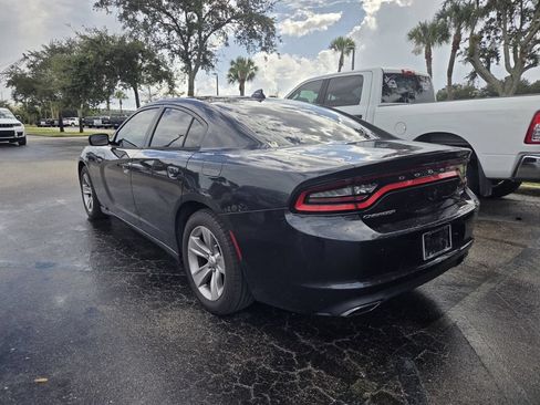Used 2016 Dodge Charger SXT RWD image 4