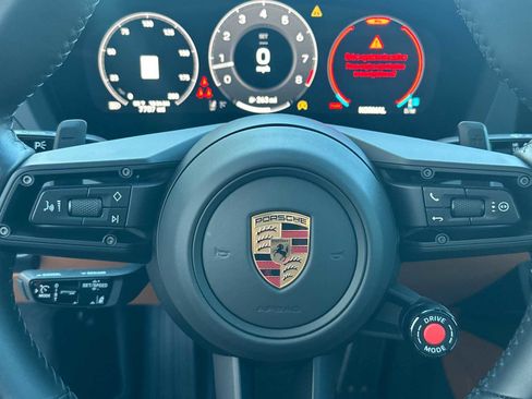 Certified 2025 Porsche 911 Carrera image 24