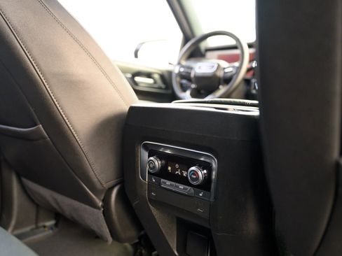 Used 2025 GMC Yukon XL AT4 AWD/4WD image 41