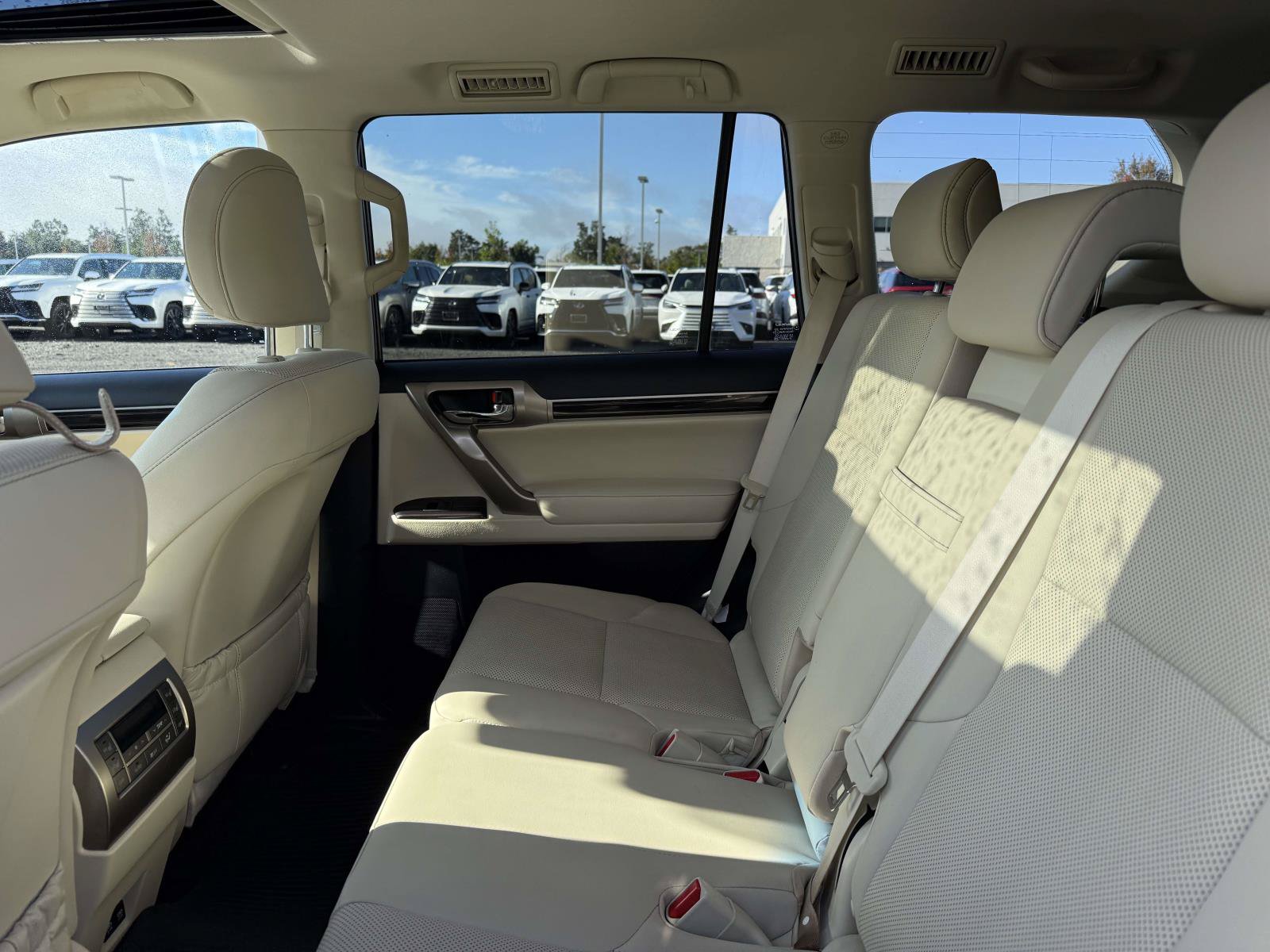 Used 2021 Lexus GX 460 Premium w/ Premium Package AWD/4WD image 17