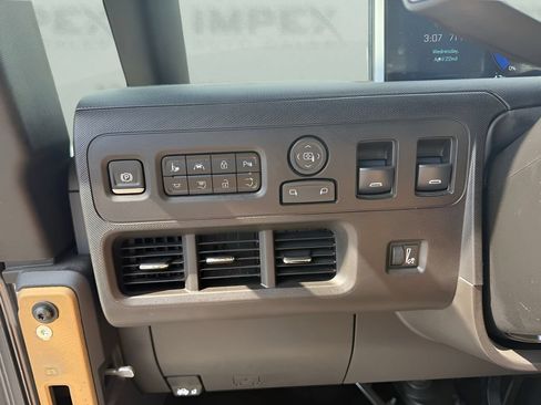 Used 2024 Chevrolet Brightdrop 400 w/ Commercial Equipment Package AWD/4WD image 18