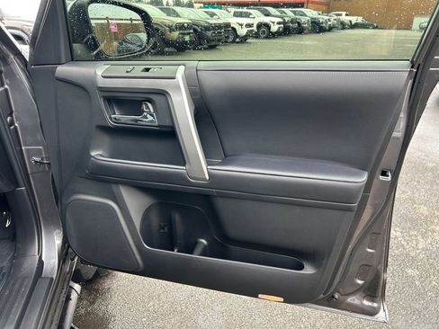 Used 2022 Toyota 4Runner SR5 Premium image 25
