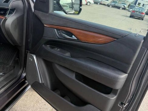 Used 2018 Cadillac Escalade ESV Premium Luxury AWD/4WD image 38