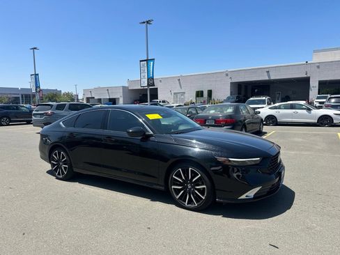 Used 2025 Honda Accord Touring image 2