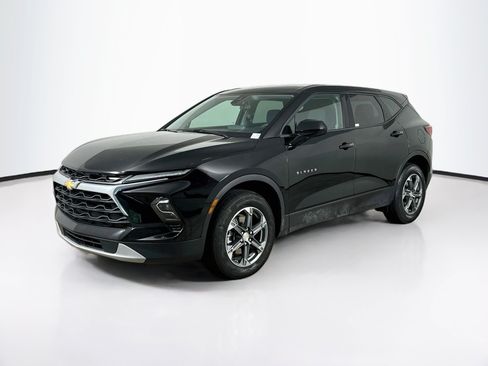 Used 2025 Chevrolet Blazer LT FWD image 3