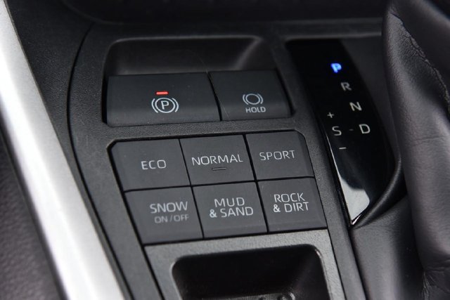 Used 2025 Toyota RAV4 XLE w/ Weather Package AWD/4WD image 16