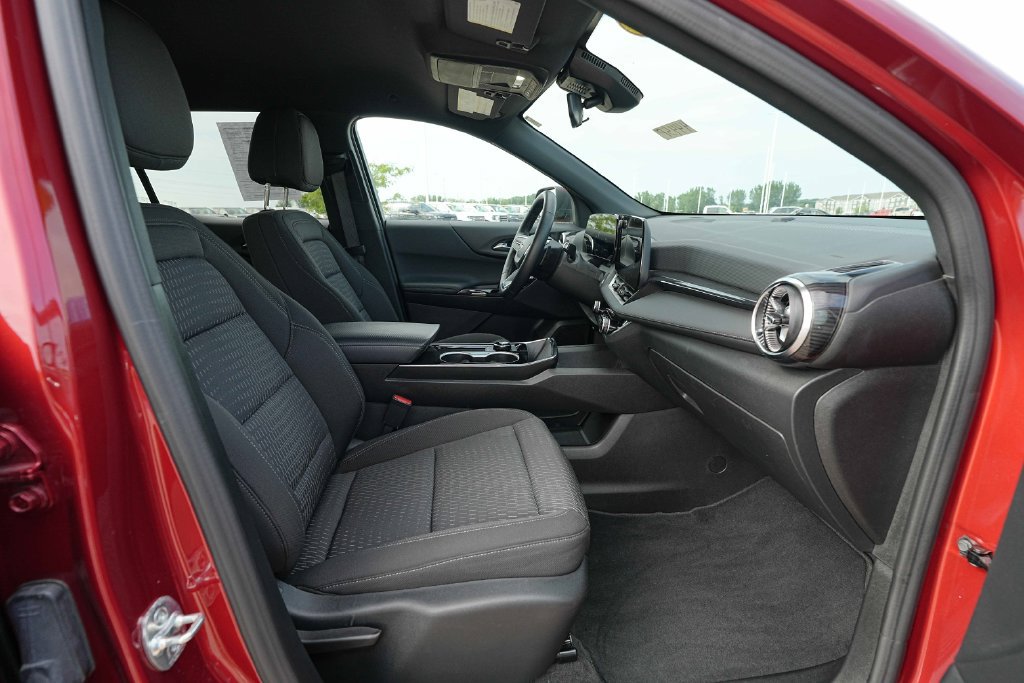 Used 2026 Chevrolet Equinox LT AWD/4WD image 23