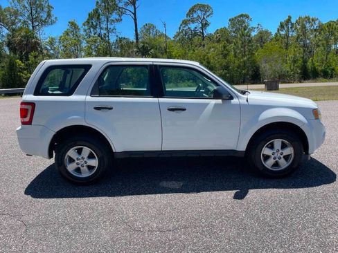 Used 2009 Ford Escape XLS FWD image 6