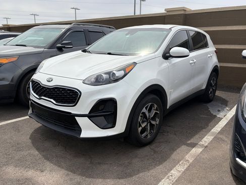 Used 2022 Kia Sportage LX image 5