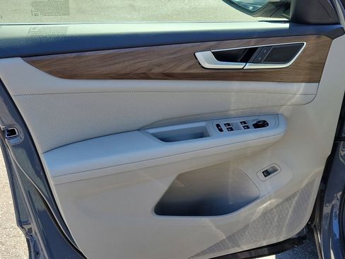 New 2026 Volkswagen Atlas SE image 13