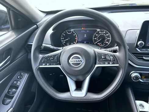 Used 2022 Nissan Altima 2.5 SV FWD image 11