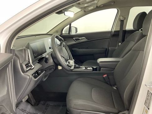 Used 2025 Kia Sportage LX FWD image 10
