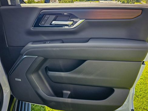 New 2026 GMC Yukon XL Denali w/ Denali Reserve Package AWD/4WD image 37