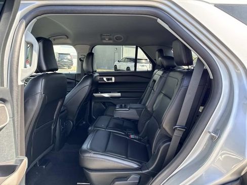 Used 2023 Ford Explorer XLT w/ Equipment Group 202A AWD/4WD image 13