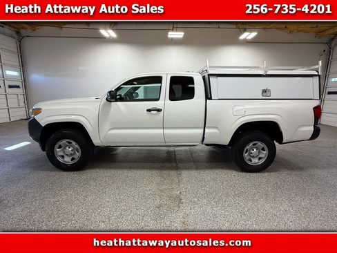 Used 2022 Toyota Tacoma SR image 1