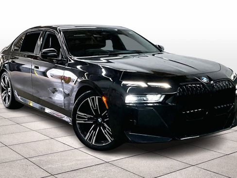 Used 2023 BMW 740i w/ Parking Assistance Package image 2