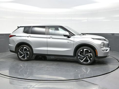 Used 2024 Mitsubishi Outlander SE image 8