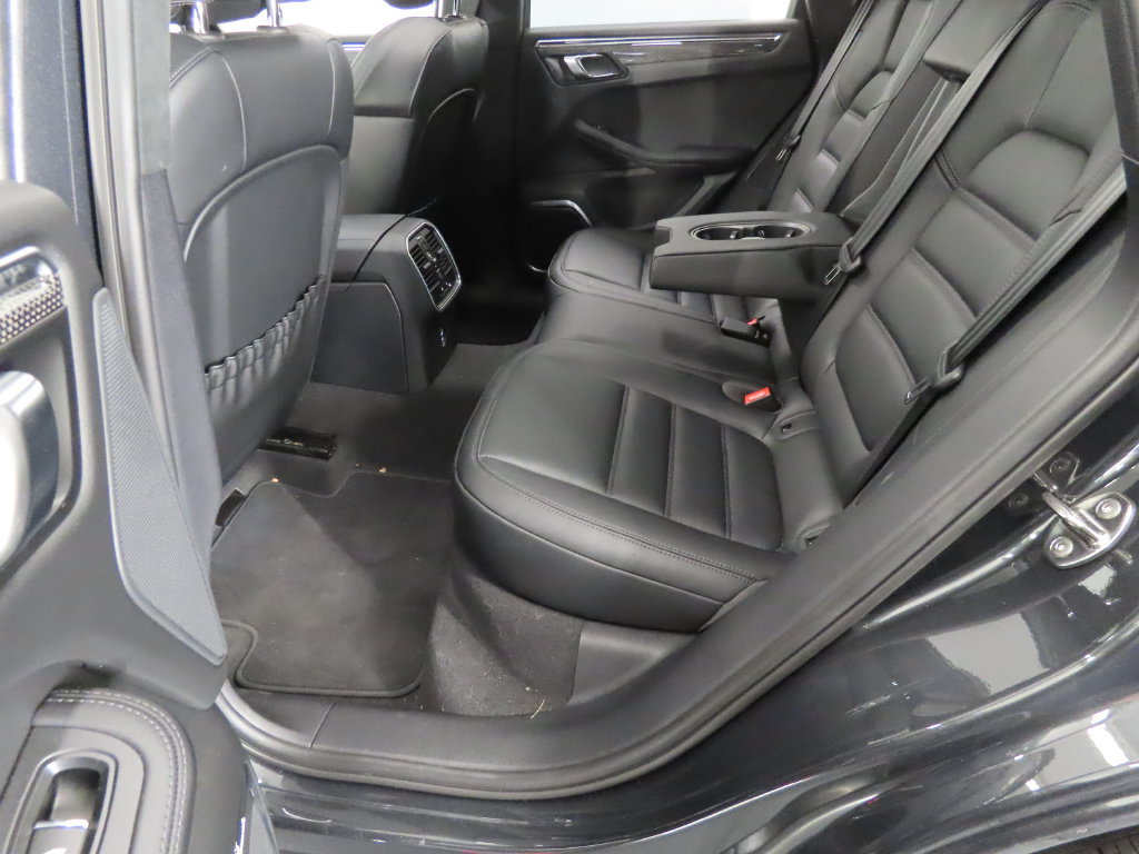 Certified 2026 Porsche Macan GTS AWD/4WD image 44