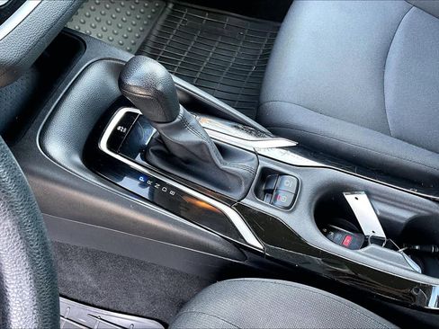 Used 2021 Toyota Corolla LE image 14