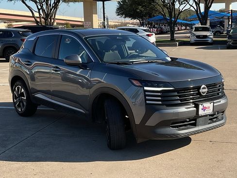 Used 2025 Nissan Kicks SV image 4