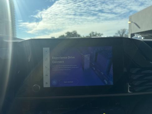 Used 2025 Toyota Camry SE image 19