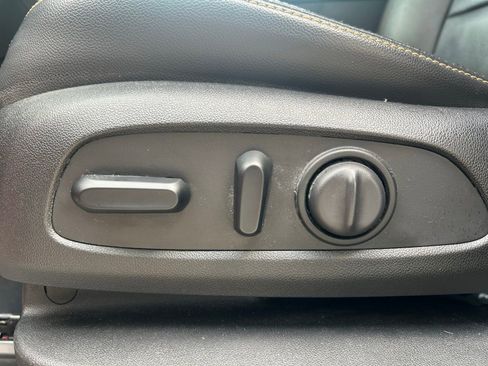 Used 2020 Chevrolet Equinox Premier image 11